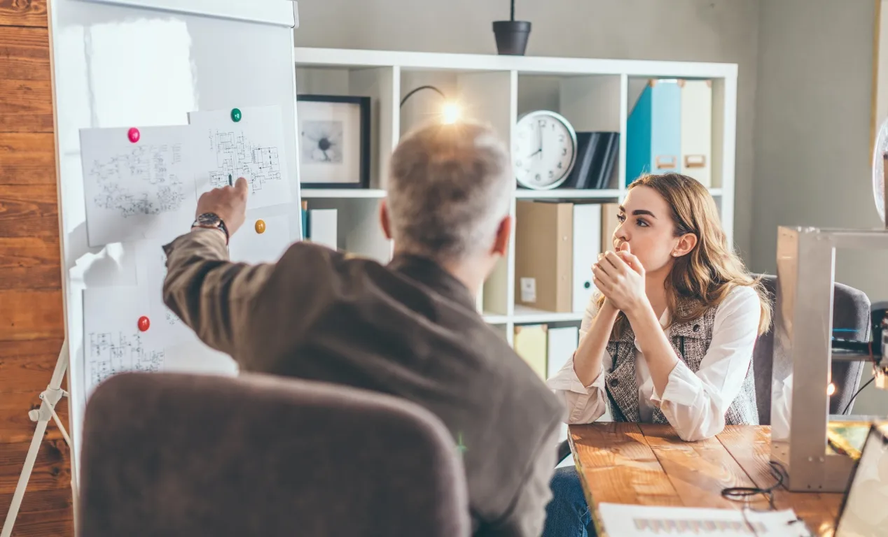 ¿Qué es un mentor de negocios y cómo encontrar uno que te ayude en tu emprendimiento?